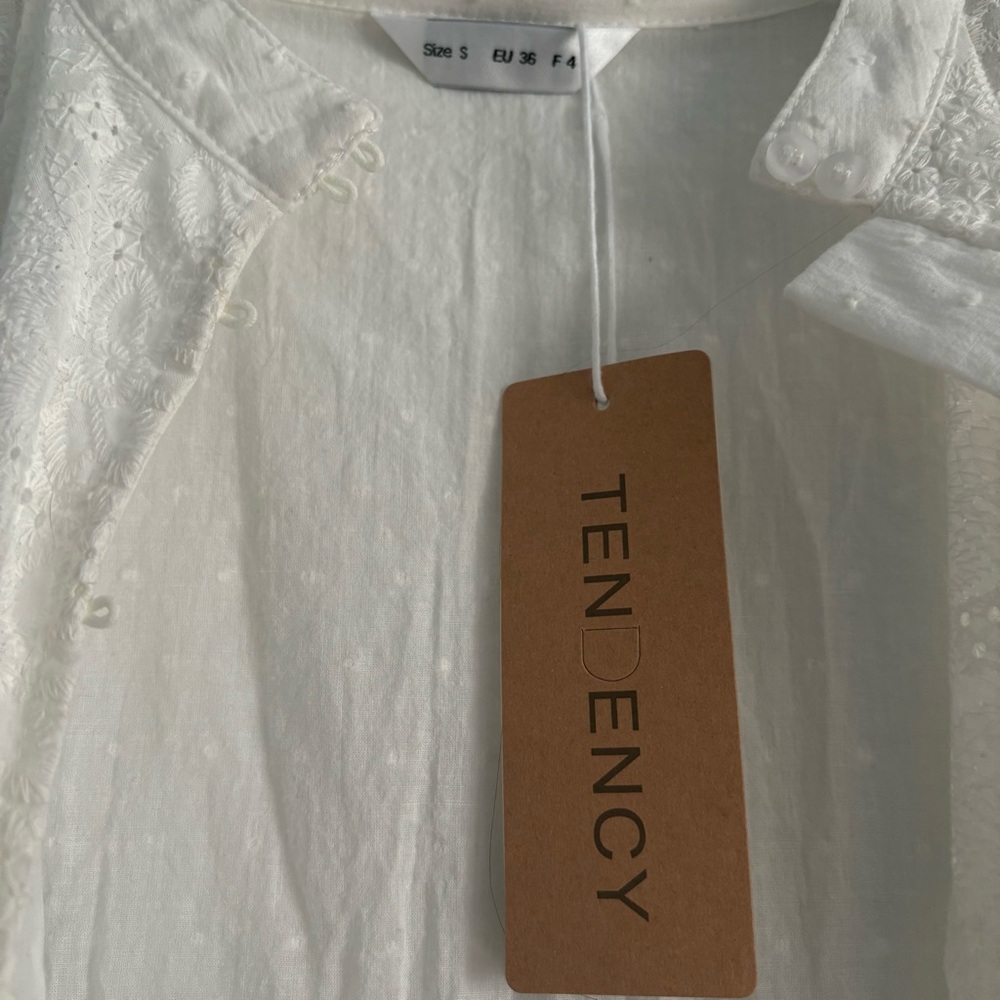 Chic Ivory Ruffle Blouse - Picture 3 of 5